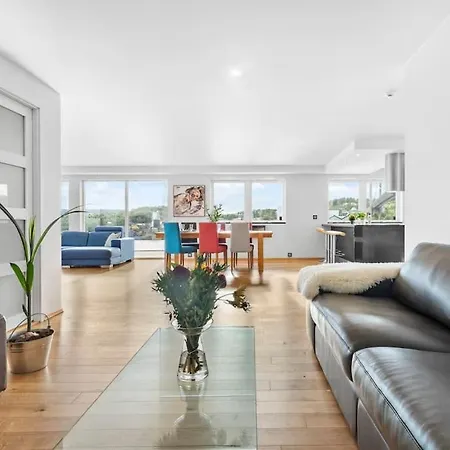 Penthouse Leilighet 200 Kvm Vakker Sjoutsikt. *