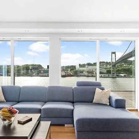 Penthouse Leilighet 200 Kvm Vakker Sjoutsikt. Apartment *